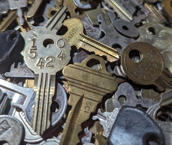 Vintage Keys - Random Lot of 10 - Picture 2 of 2